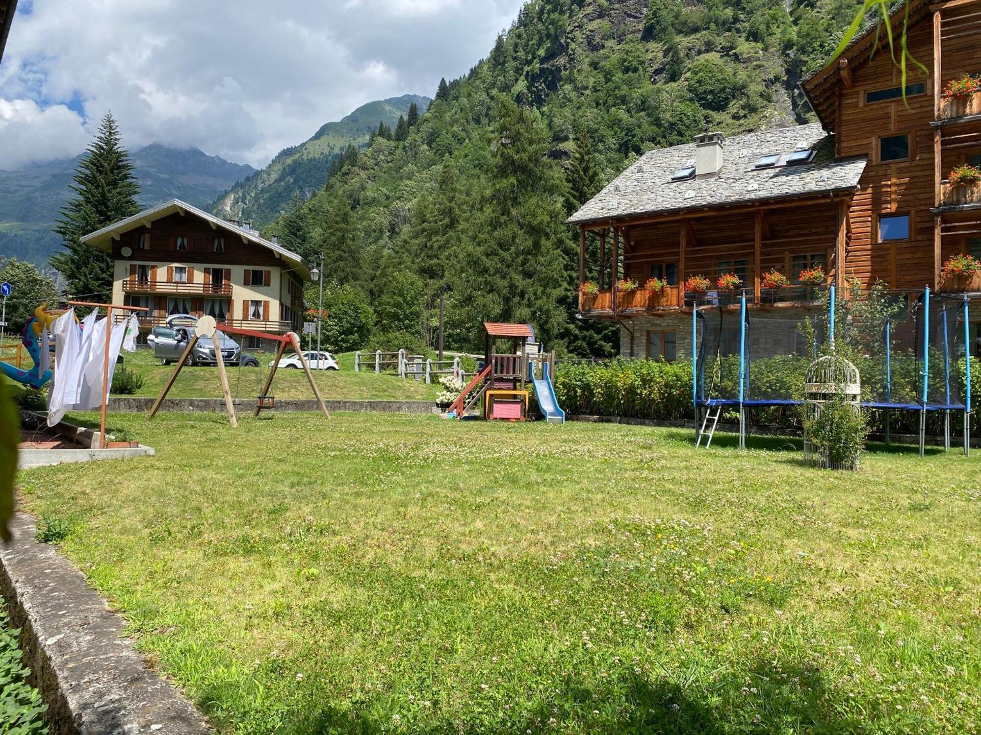L'Aria Di Casa Bed and Breakfast Alagna Exteriör bild