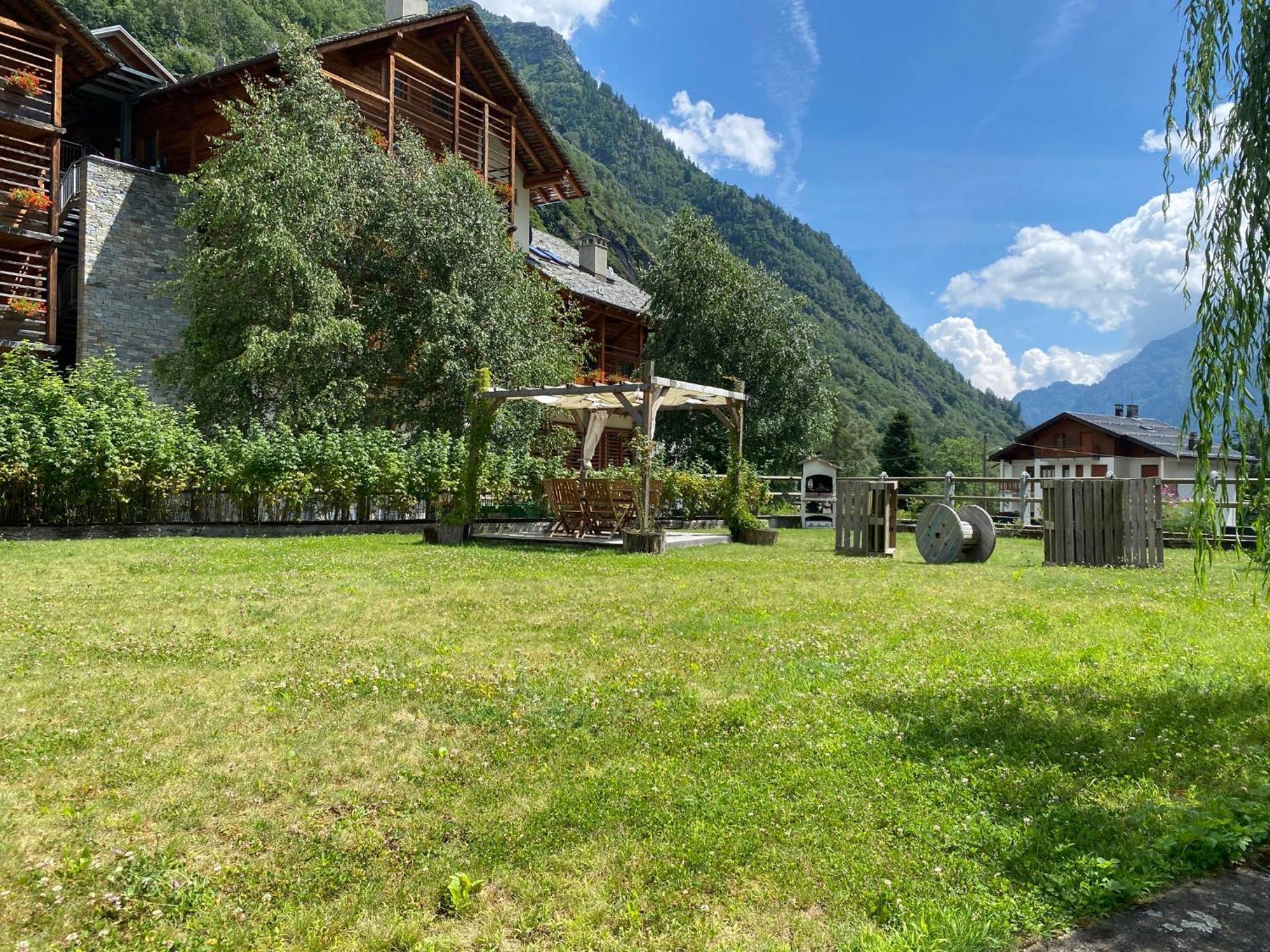 L'Aria Di Casa Bed and Breakfast Alagna Exteriör bild
